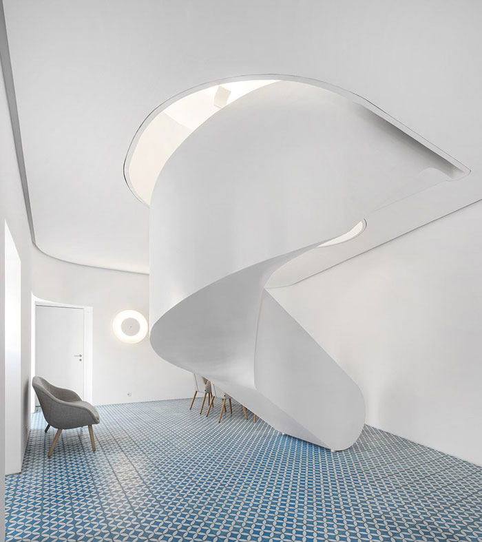 兩層辦公室交流區(qū)裝修設(shè)計(jì)效果圖