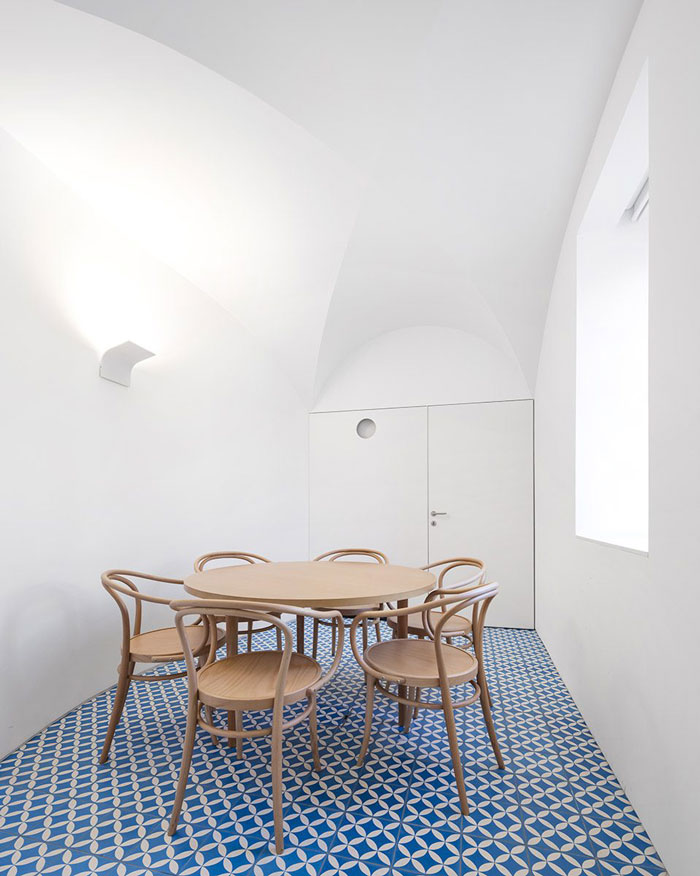 兩層辦公室會議室裝修設(shè)計(jì)效果圖