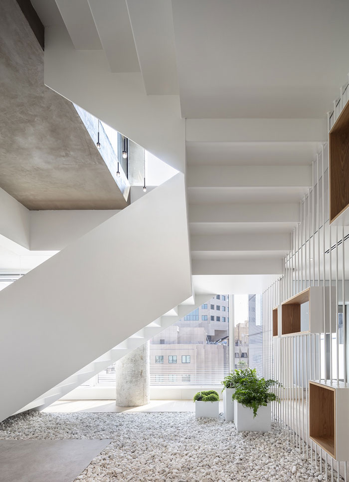 新總部辦公樓樓梯裝修設(shè)計(jì)效果圖