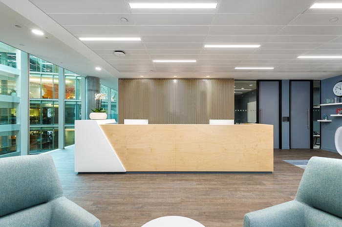 投資集團辦公室前臺裝修設(shè)計效果圖