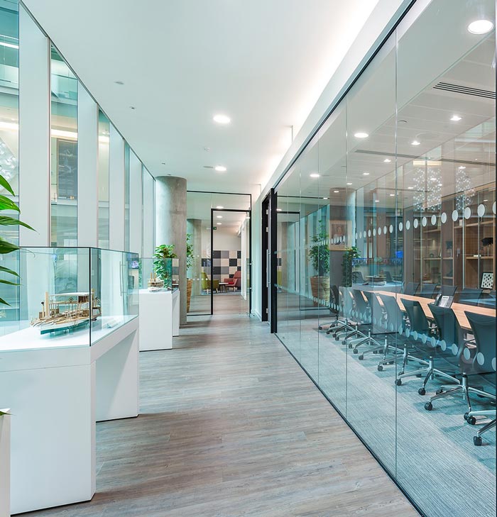 投資集團辦公室過道裝修設(shè)計效果圖